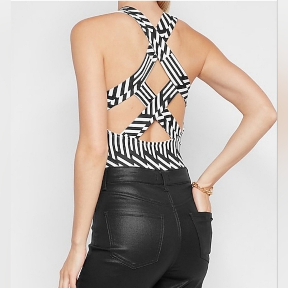 [EXPRESS] Geometric BodyContour High Neck Compression Strappy Back Bodysuit 《XL》 - Picture 4 of 15